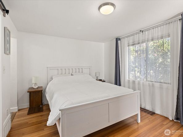 10019 Interlake Avenue N, Seattle WA 98133