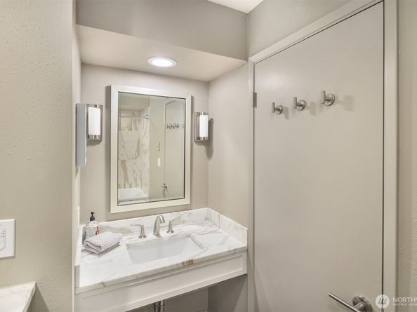 1234 Taylor Avenue N 401, Seattle WA 98109