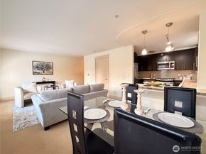 511 100th Avenue NE 107, Bellevue WA 98004