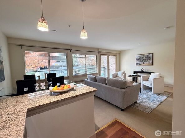 511 100th Avenue NE 107, Bellevue WA 98004