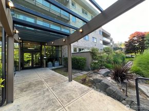 511 100th Avenue NE 107, Bellevue WA 98004