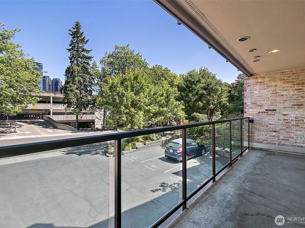 511 100th Avenue NE 107, Bellevue WA 98004