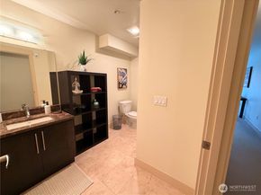 511 100th Avenue NE 107, Bellevue WA 98004