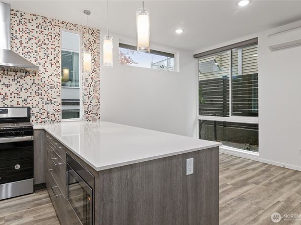 9221 Linden Avenue N A, Seattle WA 98103