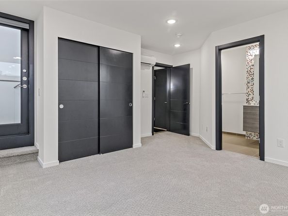 9221 Linden Avenue N A, Seattle WA 98103