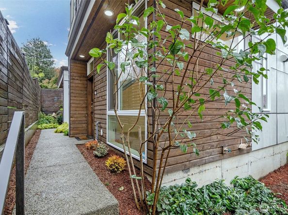 9221 Linden Avenue N A, Seattle WA 98103