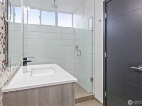 9221 Linden Avenue N A, Seattle WA 98103