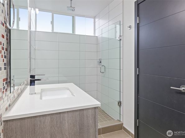 9221 Linden Avenue N A, Seattle WA 98103