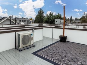 9221 Linden Avenue N A, Seattle WA 98103