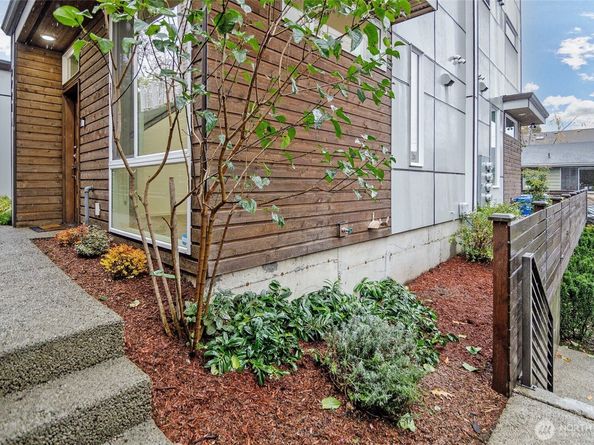 9221 Linden Avenue N A, Seattle WA 98103