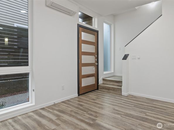 9221 Linden Avenue N A, Seattle WA 98103