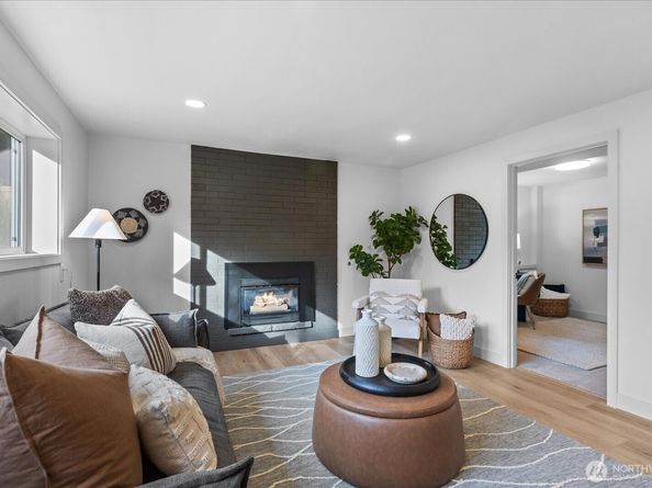 9533 Bowdoin Way, Edmonds WA 98020