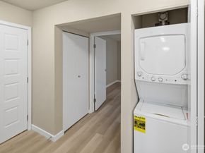 10506 NE 32nd Place G203, Bellevue WA 98004