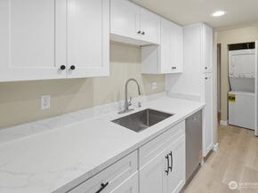 10506 NE 32nd Place G203, Bellevue WA 98004