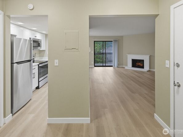 10506 NE 32nd Place G203, Bellevue WA 98004