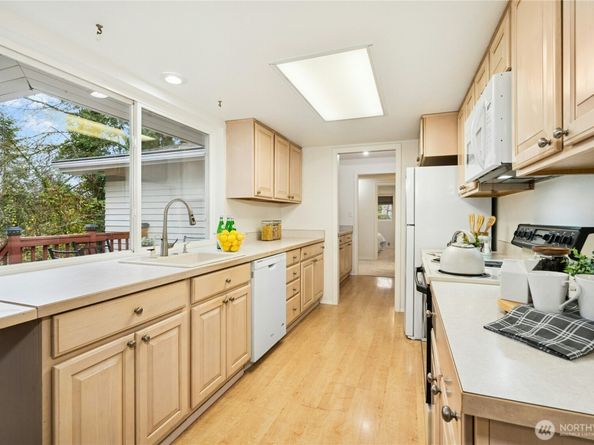 1820 175th Place NE, Bellevue WA 98008