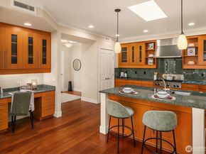 71 Pine Street 302, Edmonds WA 98020