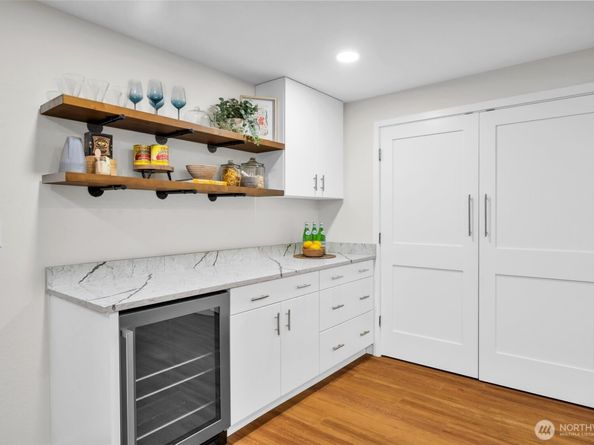 24827 9th Place S, Des Moines WA 98198