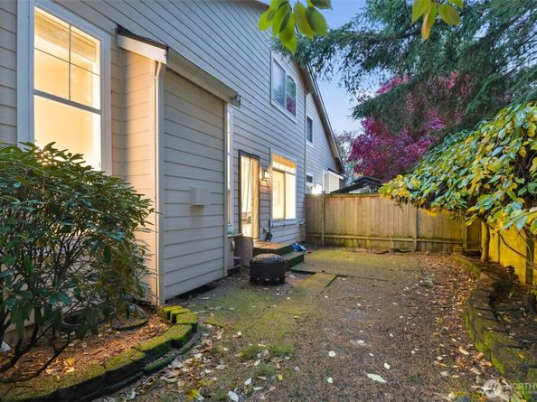 18391 NE 97th Court, Redmond WA 98052