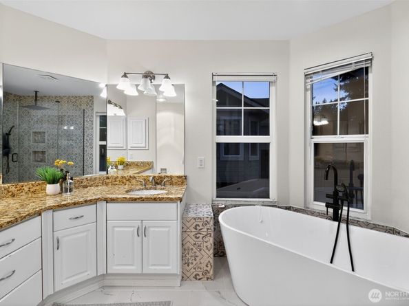 18391 NE 97th Court, Redmond WA 98052