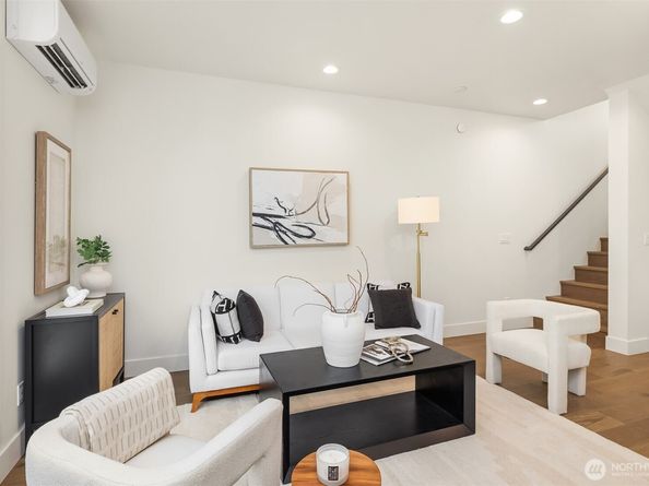 4422 1st Avenue NE B, Seattle WA 98105