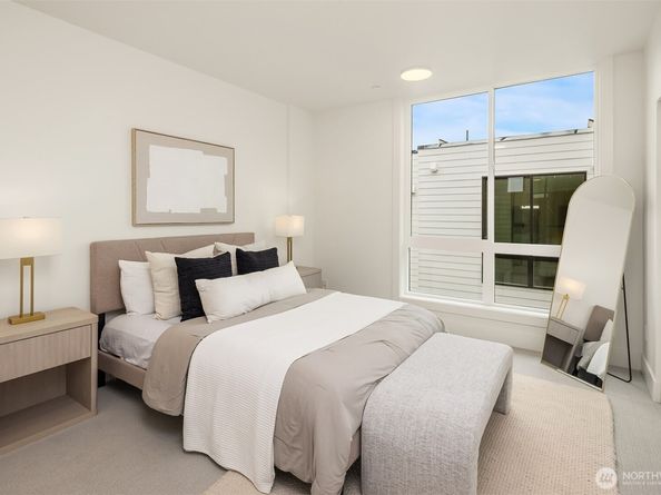 4422 1st Avenue NE B, Seattle WA 98105