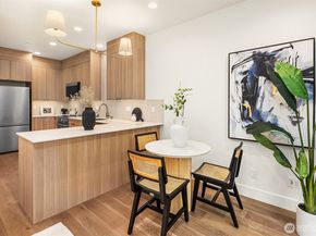 4422 1st Avenue NE B, Seattle WA 98105