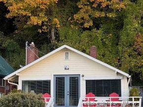 27728 Manzanita Beach Rd SW, Vashon WA 98070