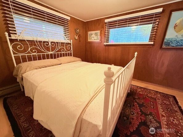 27728 Manzanita Beach Rd SW, Vashon WA 98070