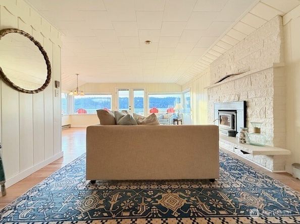 27728 Manzanita Beach Rd SW, Vashon WA 98070