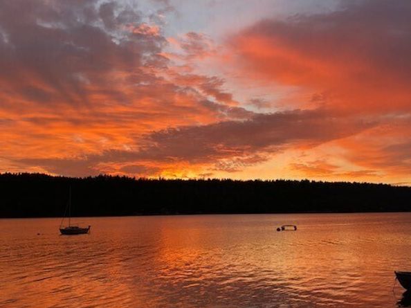 27728 Manzanita Beach Rd SW, Vashon WA 98070