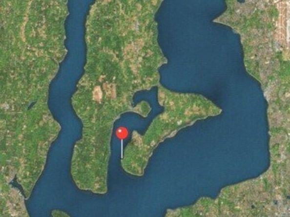 27728 Manzanita Beach Rd SW, Vashon WA 98070