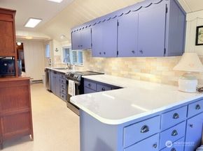 27728 Manzanita Beach Rd SW, Vashon WA 98070