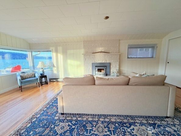 27728 Manzanita Beach Rd SW, Vashon WA 98070