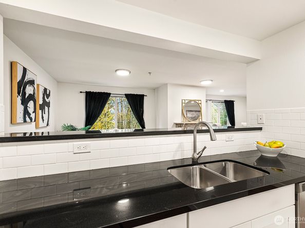 1692 118th Avenue SE A203, Bellevue WA 98005