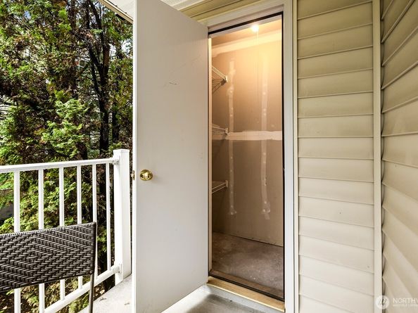 1692 118th Avenue SE A203, Bellevue WA 98005