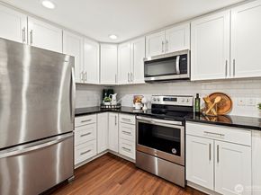 1692 118th Avenue SE A203, Bellevue WA 98005