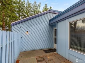 4300 NE Sunset Blvd D1, Renton WA 98059