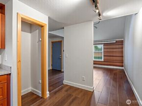 4300 NE Sunset Blvd D1, Renton WA 98059