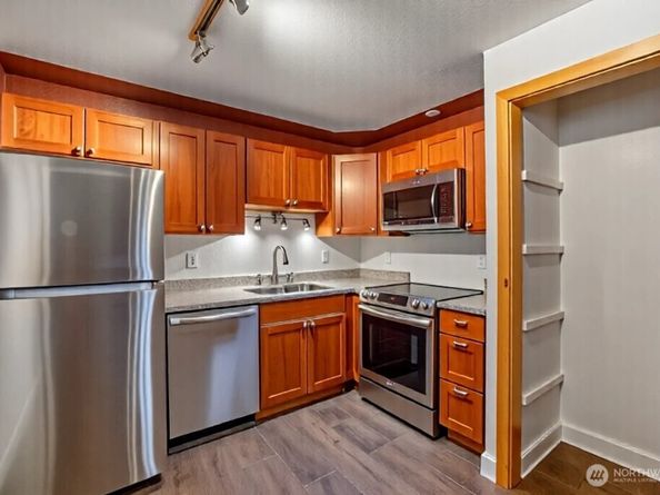 4300 NE Sunset Blvd D1, Renton WA 98059