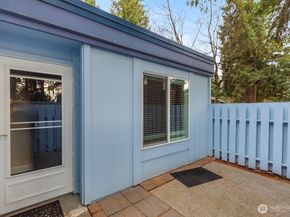 4300 NE Sunset Blvd D1, Renton WA 98059