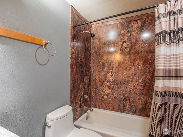 4300 NE Sunset Blvd D1, Renton WA 98059