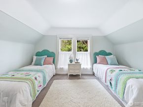 932 N 70th Street, Seattle WA 98103