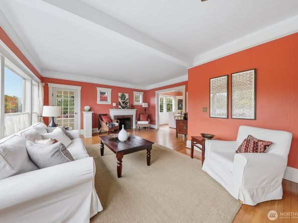 932 N 70th Street, Seattle WA 98103