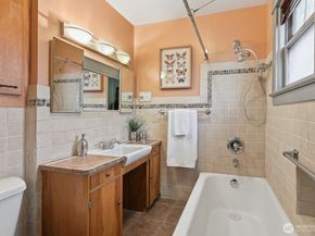 932 N 70th Street, Seattle WA 98103