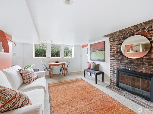 932 N 70th Street, Seattle WA 98103