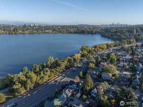 932 N 70th Street, Seattle WA 98103