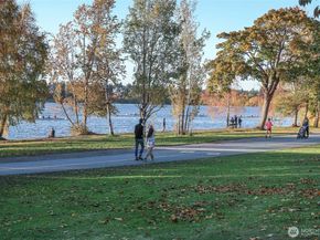 932 N 70th Street, Seattle WA 98103