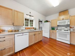 932 N 70th Street, Seattle WA 98103