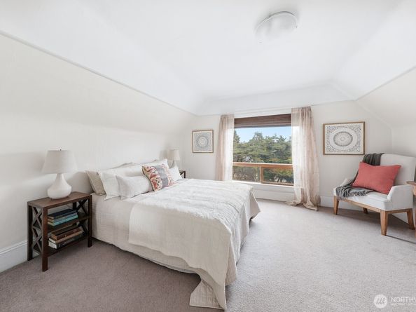 932 N 70th Street, Seattle WA 98103